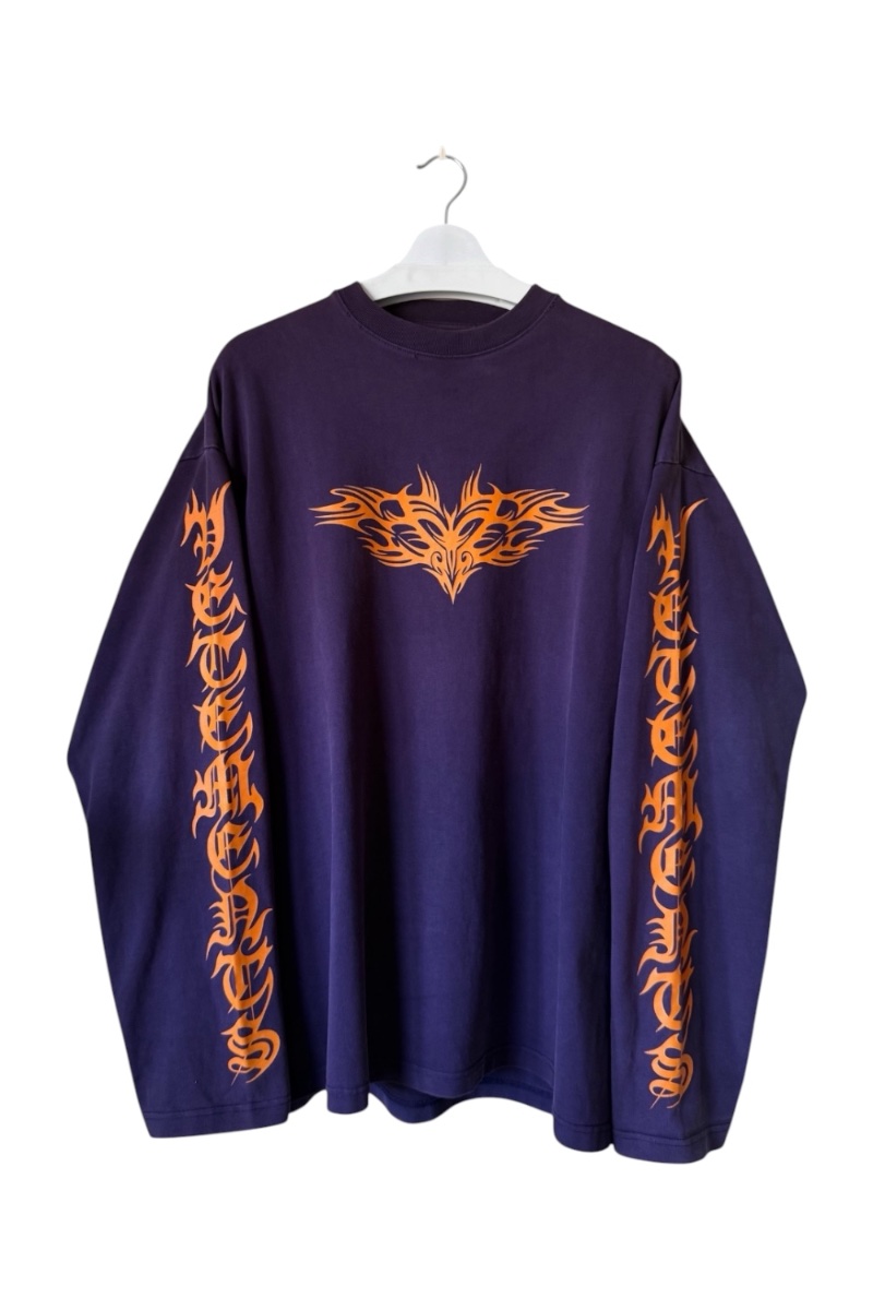 VETEMENTS GOTHIC LOGO LONG SLEEVE TEE